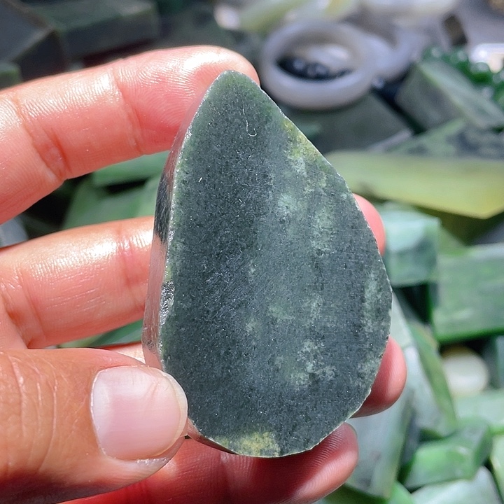 和田玉（碧玉）未镶嵌珠宝奇石