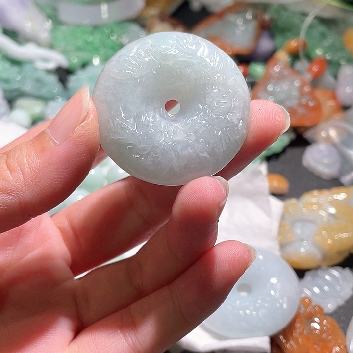 颈饰足铂镶嵌翡翠?*㙓天