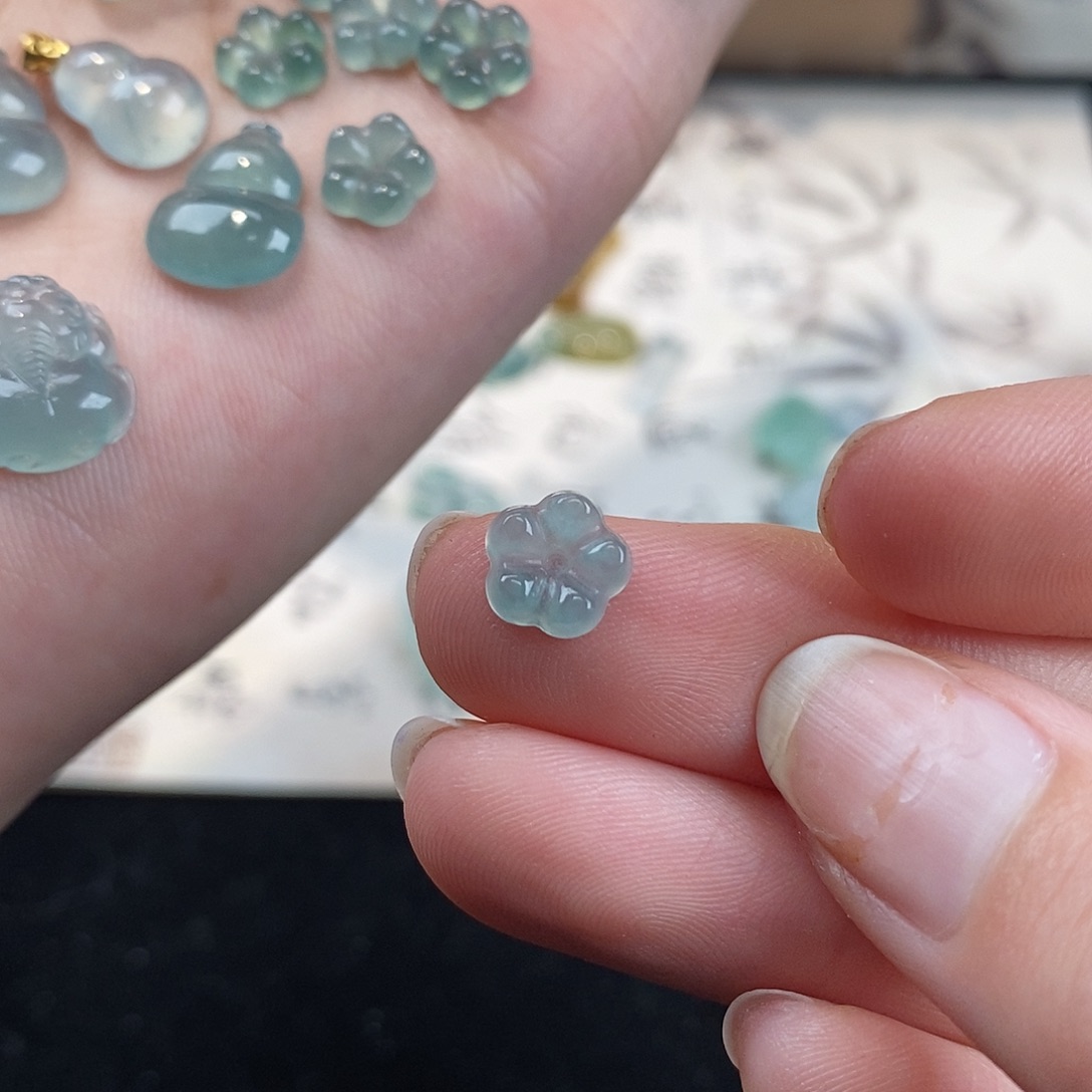 翡翠颈饰未镶嵌天然翡翠