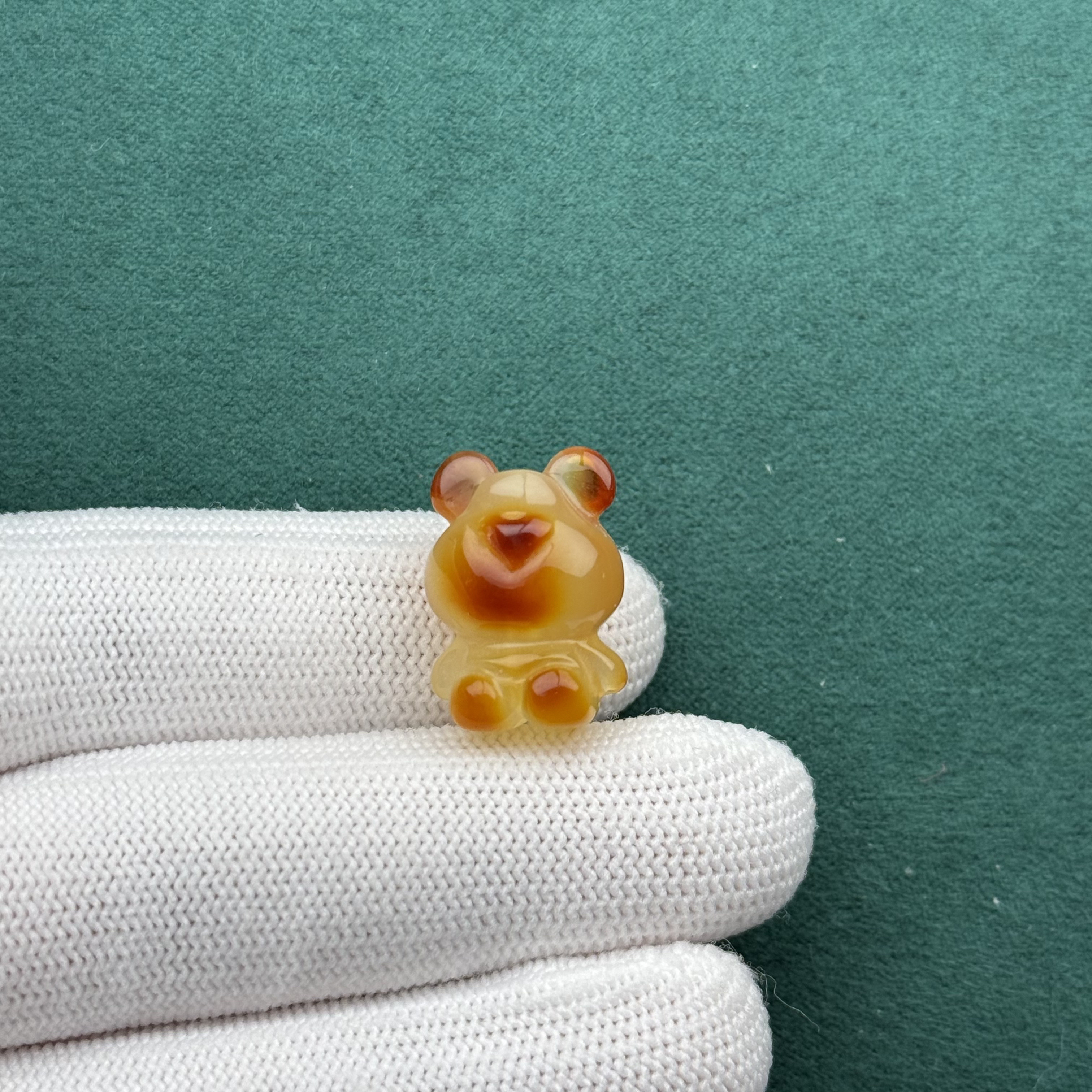 K1585天然原矿蜜蜡 雕刻小熊14*19*11mm 支持鉴定 假一罚十