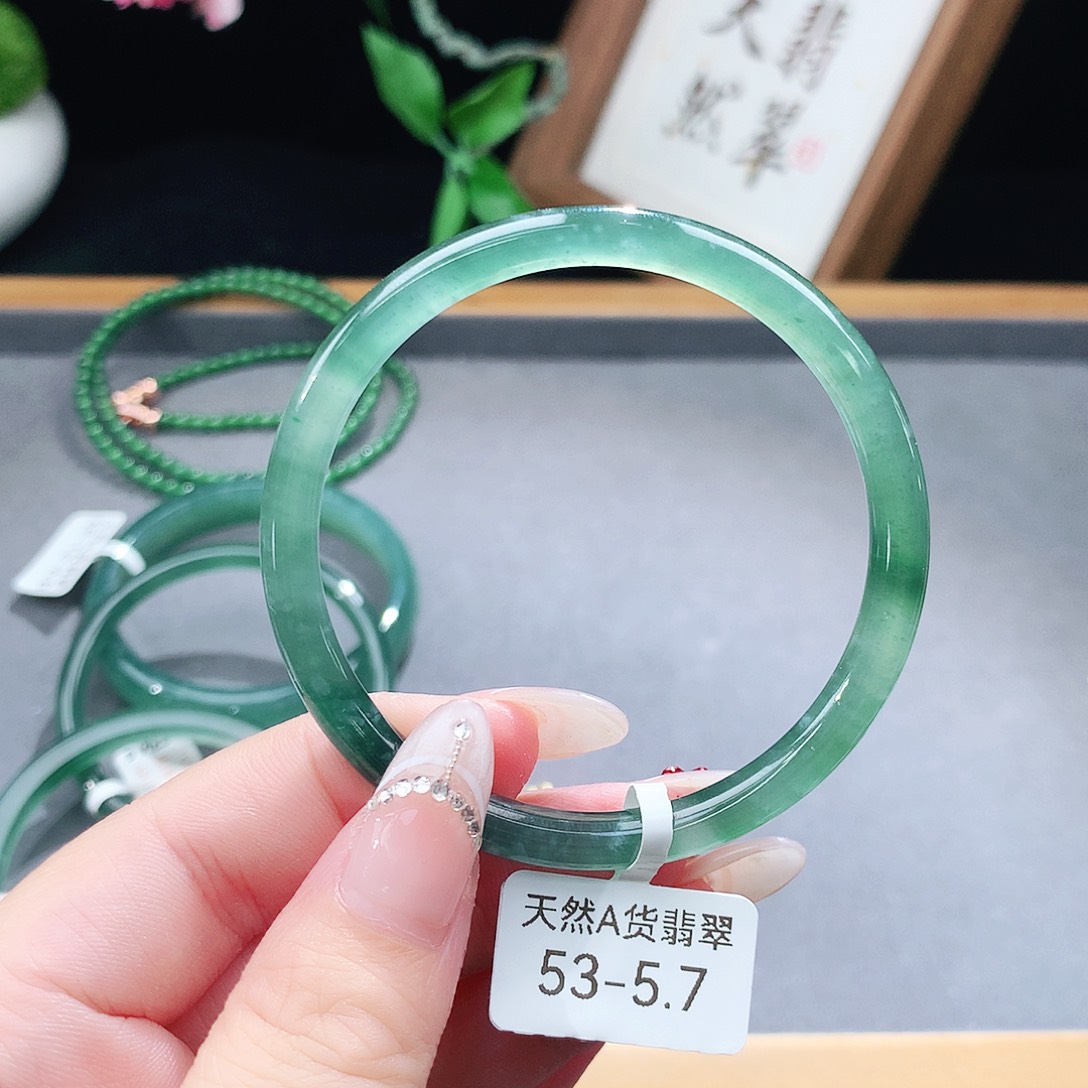 翡翠手镯（圆镯）未镶嵌