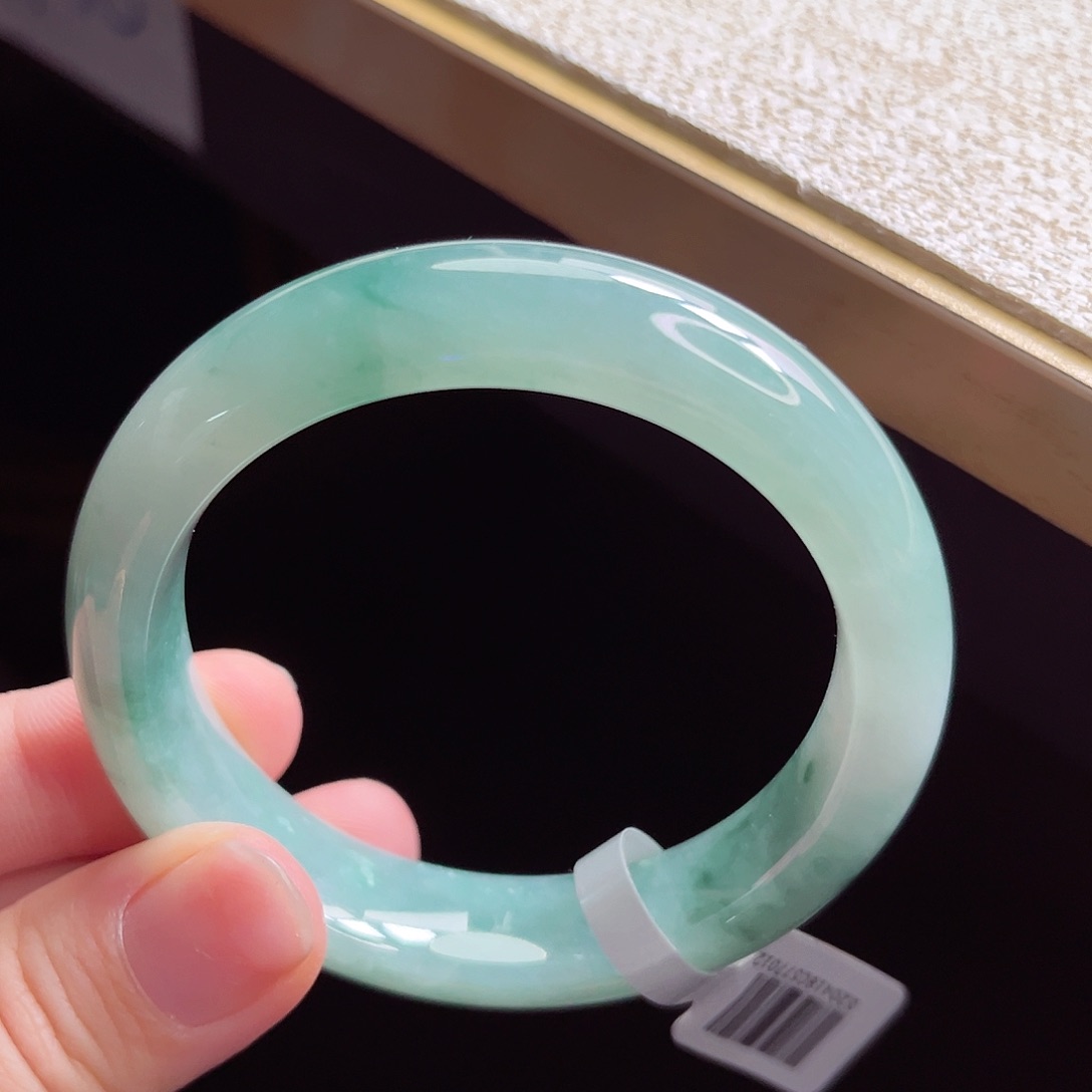 翡翠手镯未镶嵌手镯