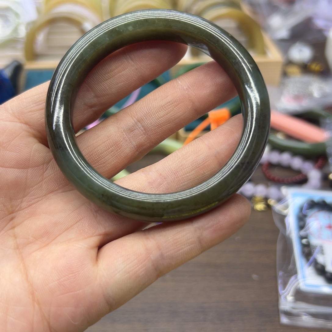 和田玉未镶嵌手镯56,2圈围337瑕