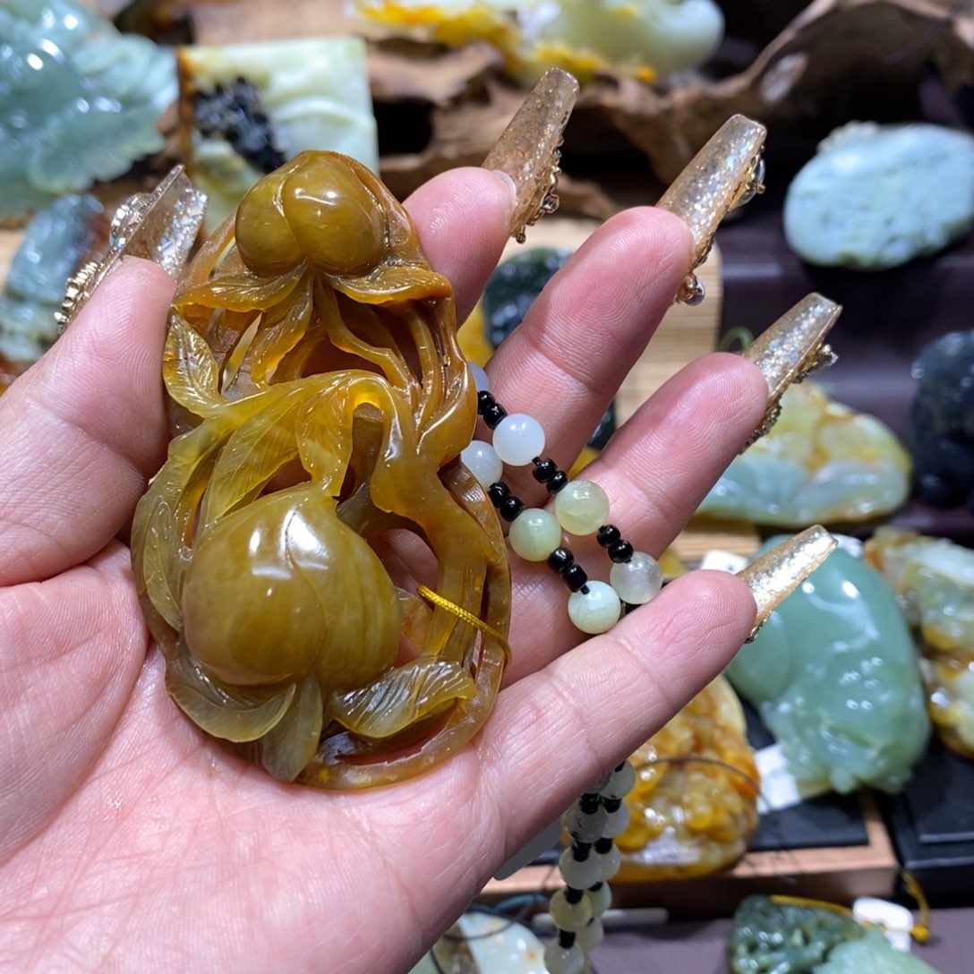 蛇纹石玉颈饰未镶嵌