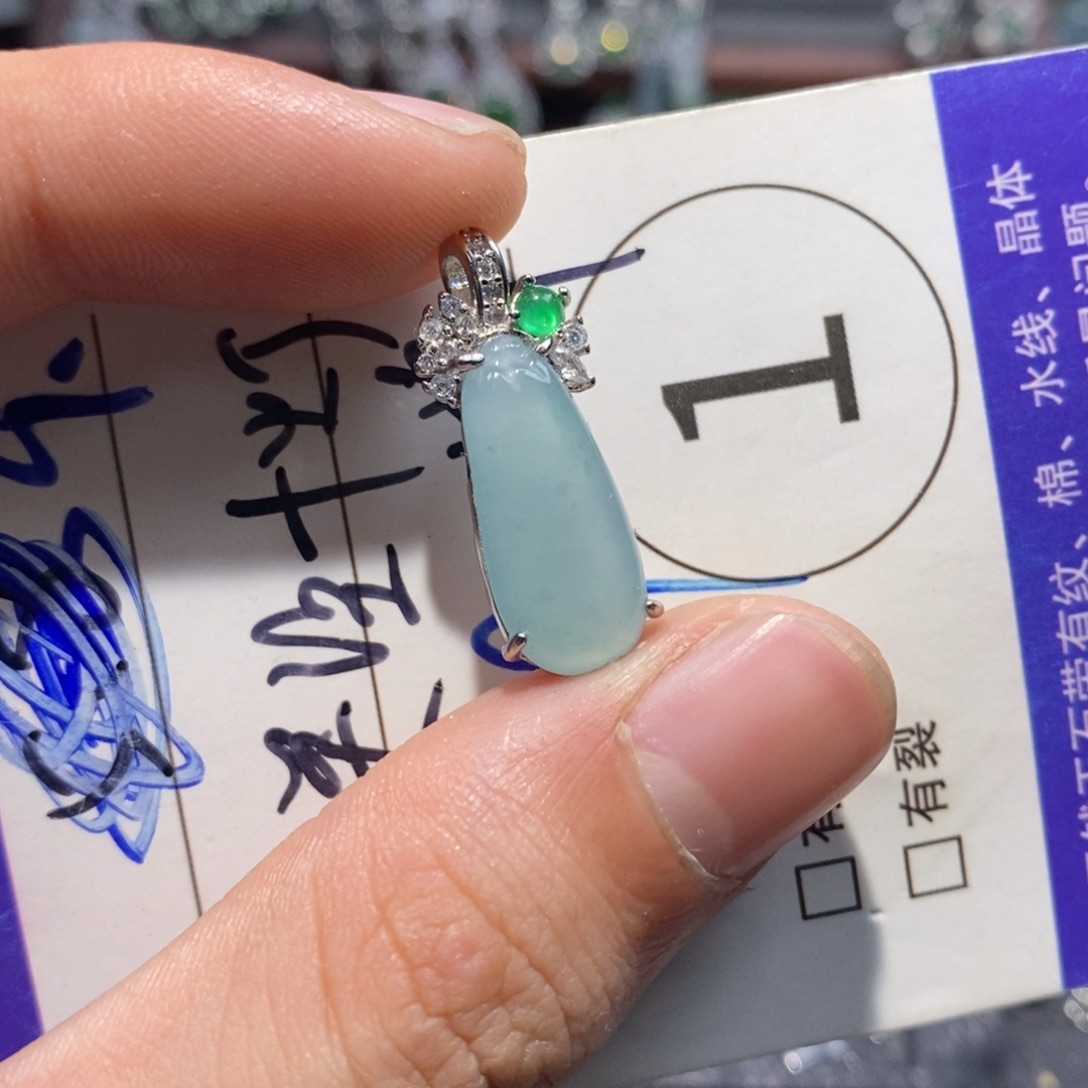 翡翠未镶嵌颈饰翡翠