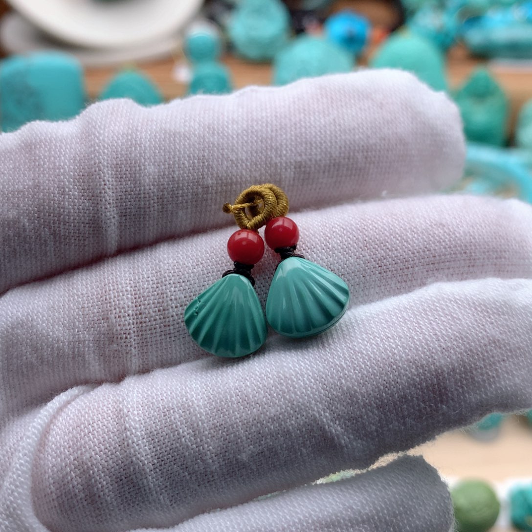 绿松石颈饰未镶嵌