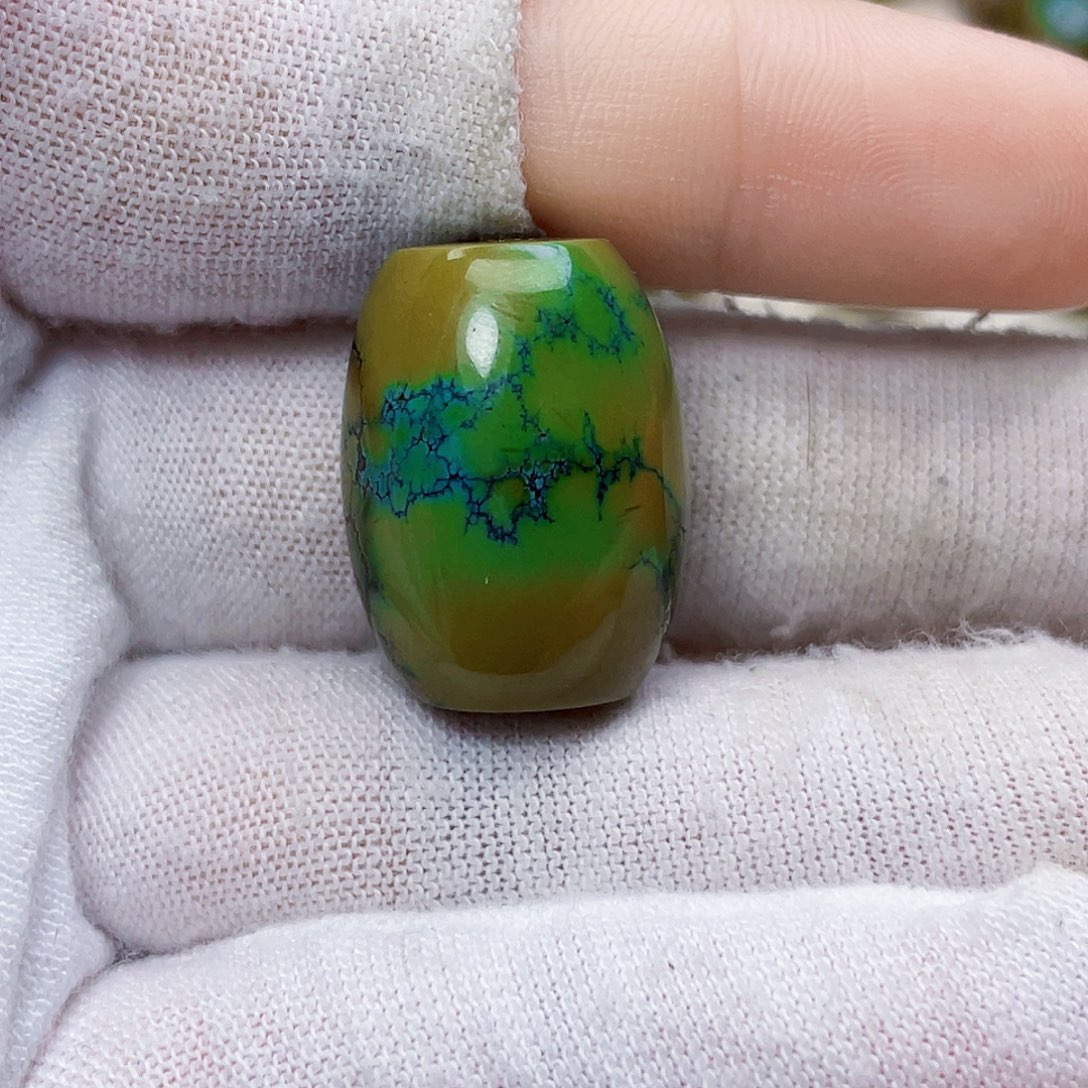 绿松石未镶嵌饰品