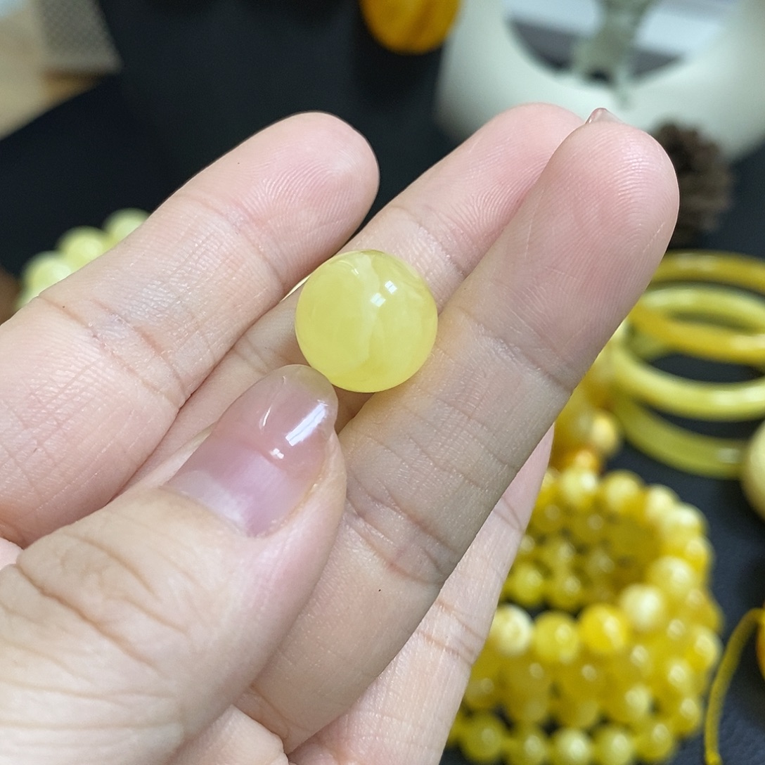 幸***儿琥珀未镶嵌裸石13+