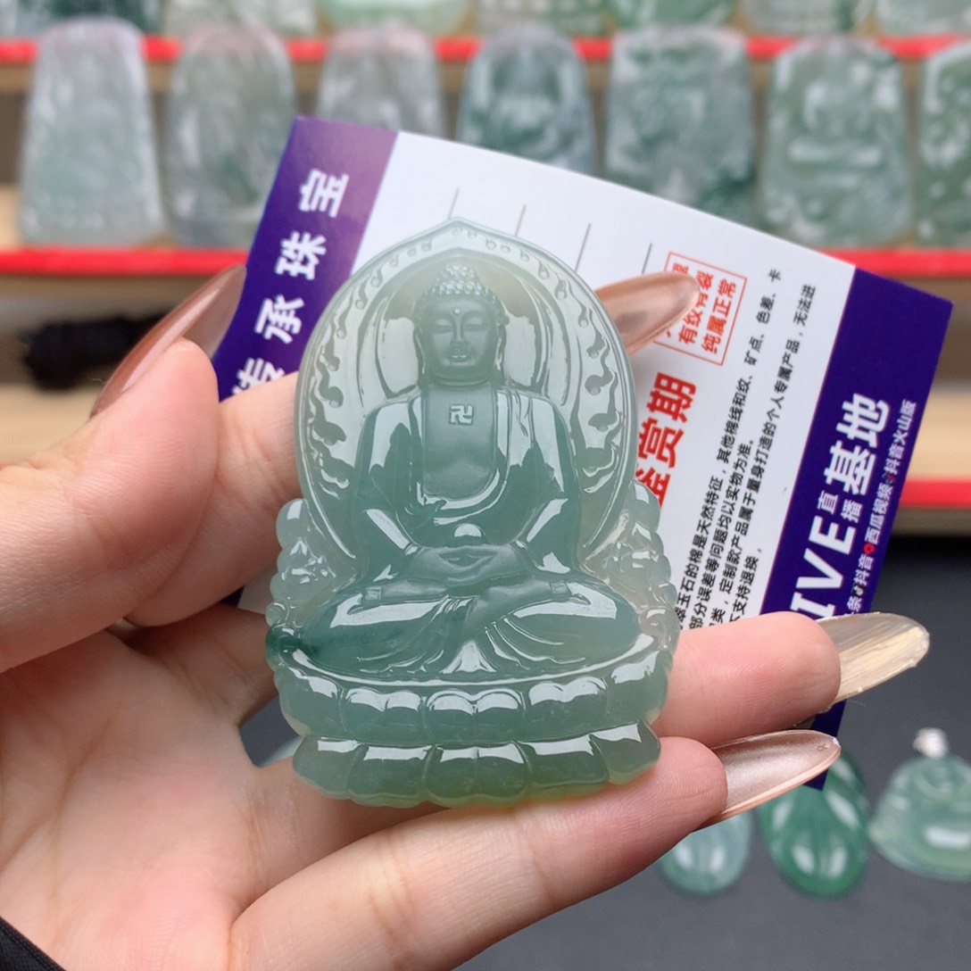 翡翠未镶嵌颈饰乐*大日如来