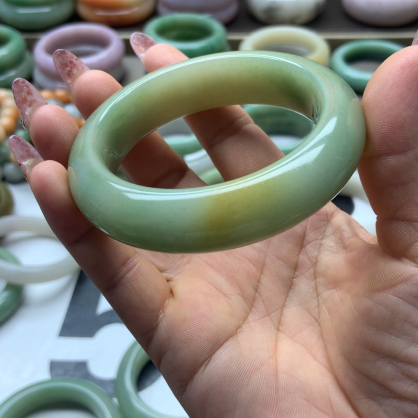 【闪购商品】石英质玉手镯未镶嵌小***物