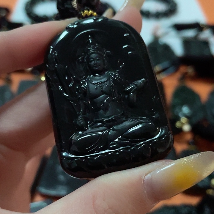 翡翠颈饰未镶嵌流*