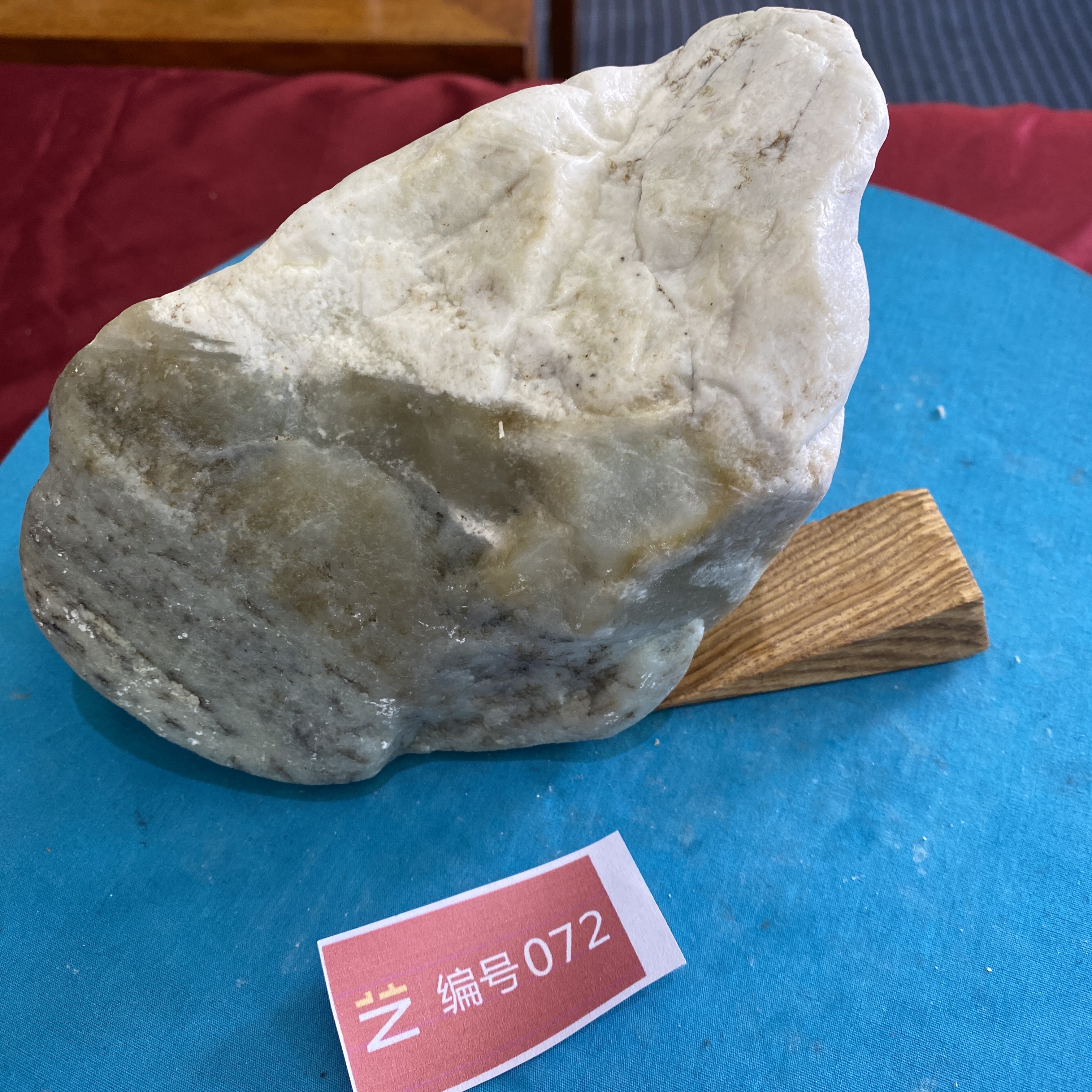 现货新疆玉料原石发一件编号072