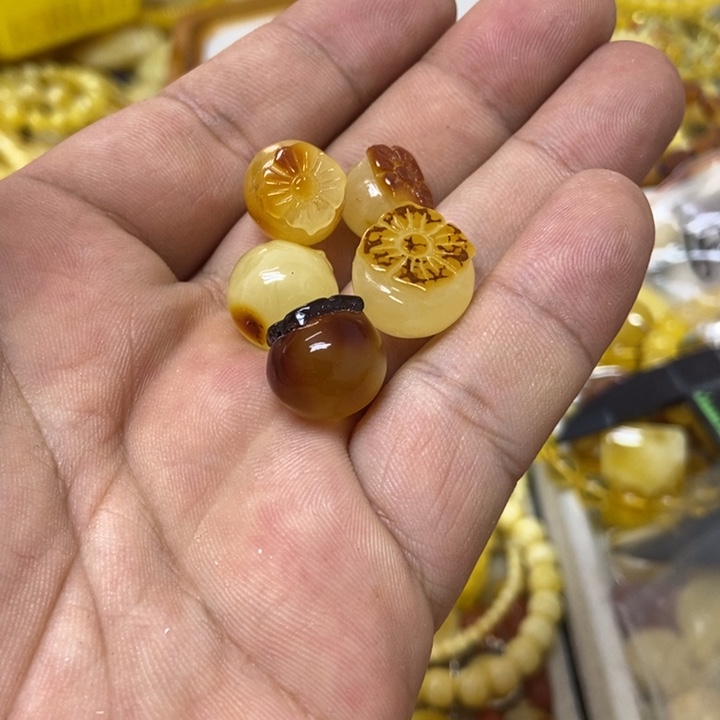 蜜蜡未镶嵌裸石多样性发货其一