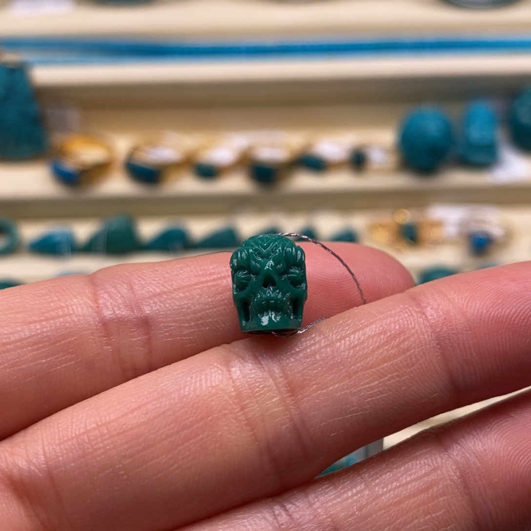 绿松石未镶嵌珠宝奇石直径8×11.5骷髅