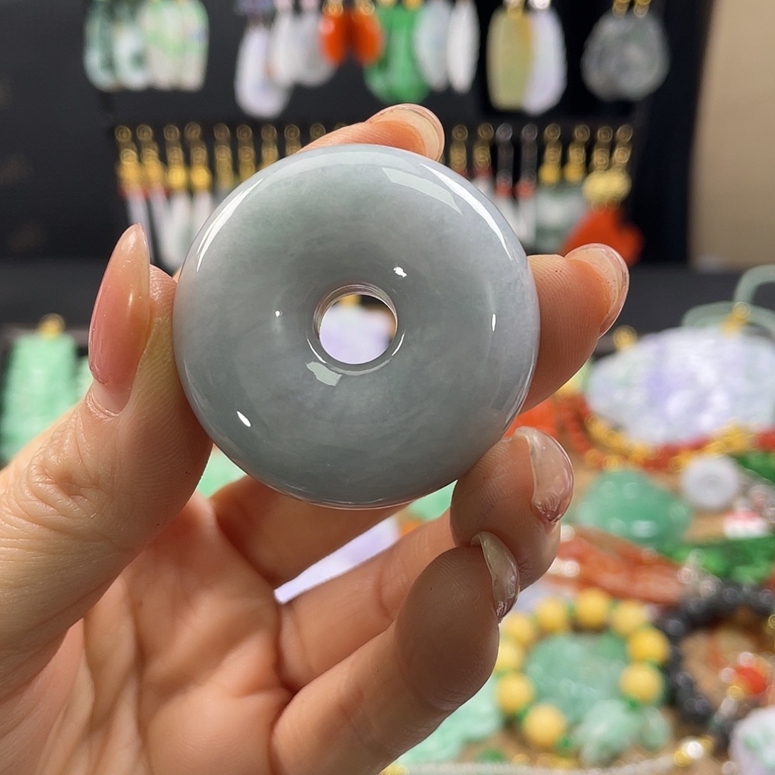 翡翠未镶嵌颈饰待编织