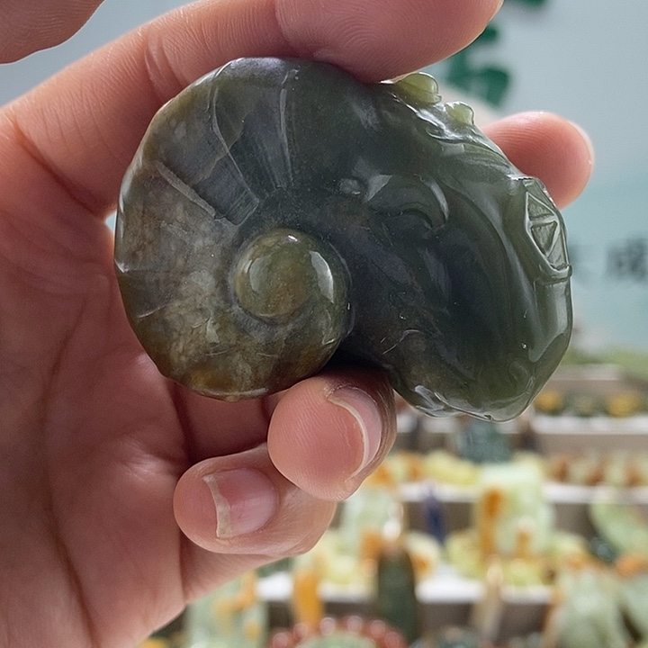 透闪石质玉把件未镶嵌有瑕
