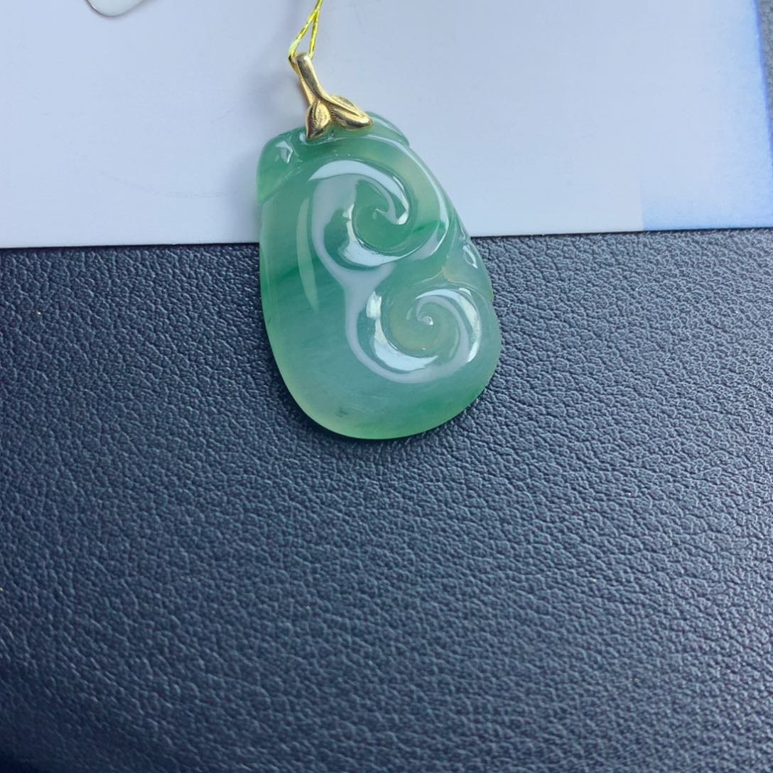 翡翠颈饰未镶嵌如意