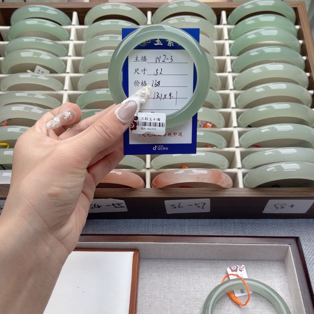 琳***琳东陵石未镶嵌手镯