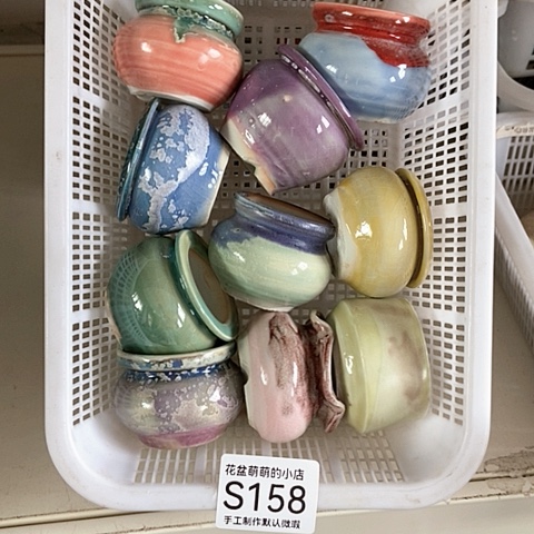 紫砂花盆158位下去咯口径4厘米。