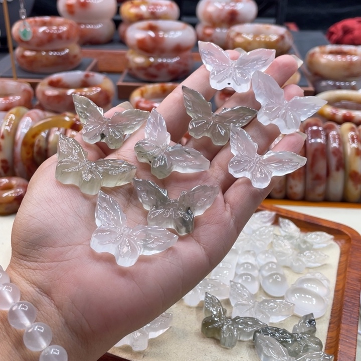 未镶嵌石英岩手串石英岩玉纯天然吊坠一个