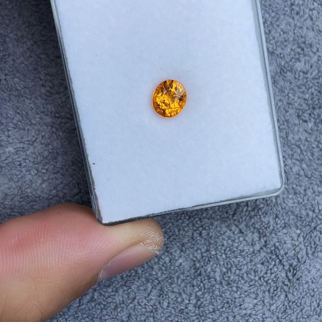 裸石石榴石（芬达石）未镶嵌1.4Ct
