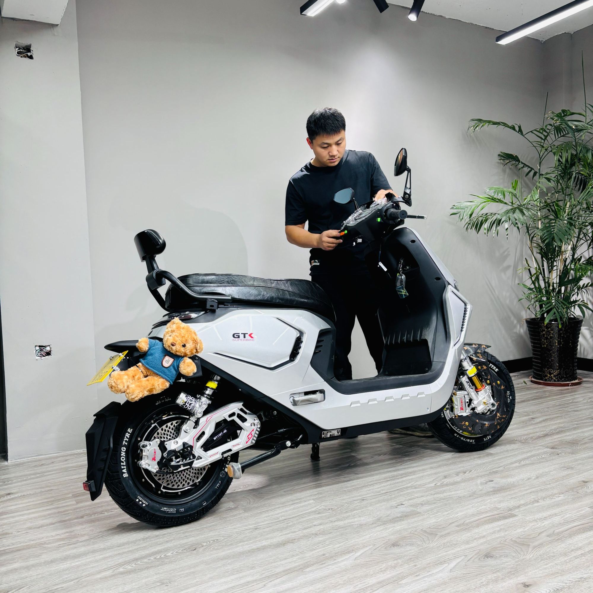 极客001高速长跑王外卖大动力大功率电动车摩托车电动车代步