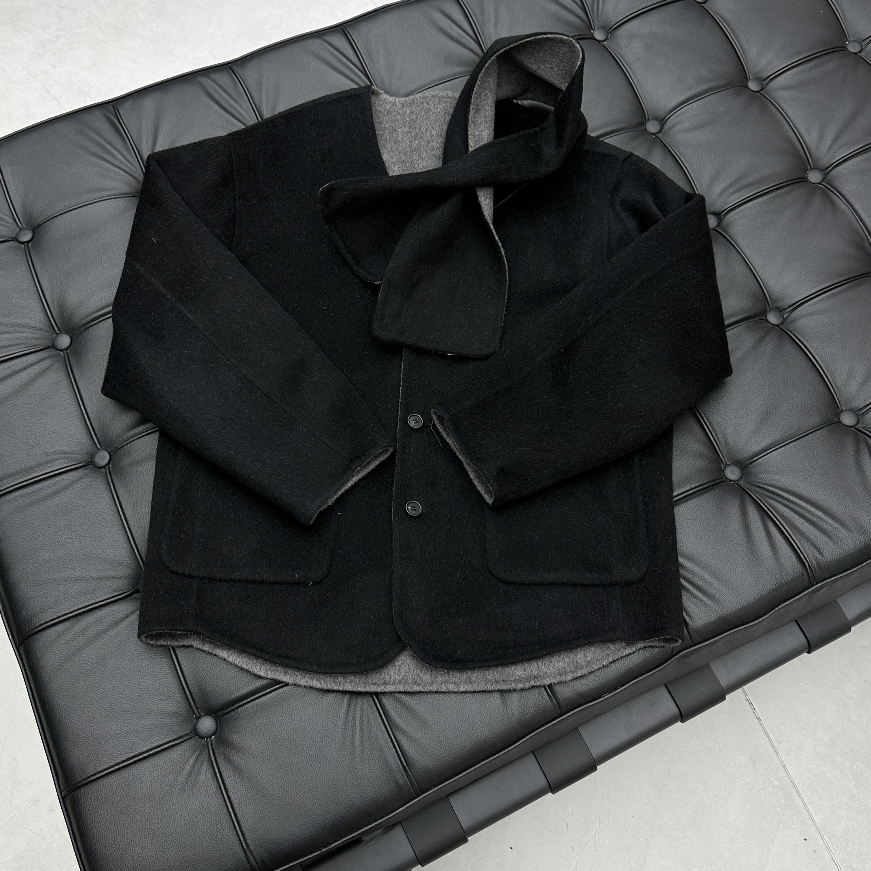 Lu SELECT 带围巾圆领道袍双面尼  24SY116