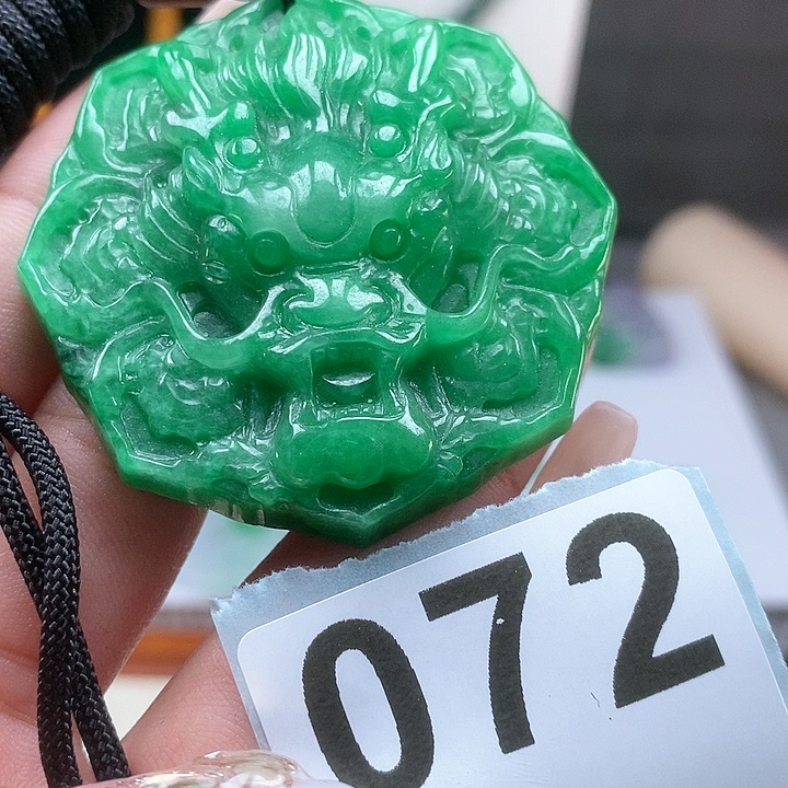 翡翠颈饰未镶嵌吊坠