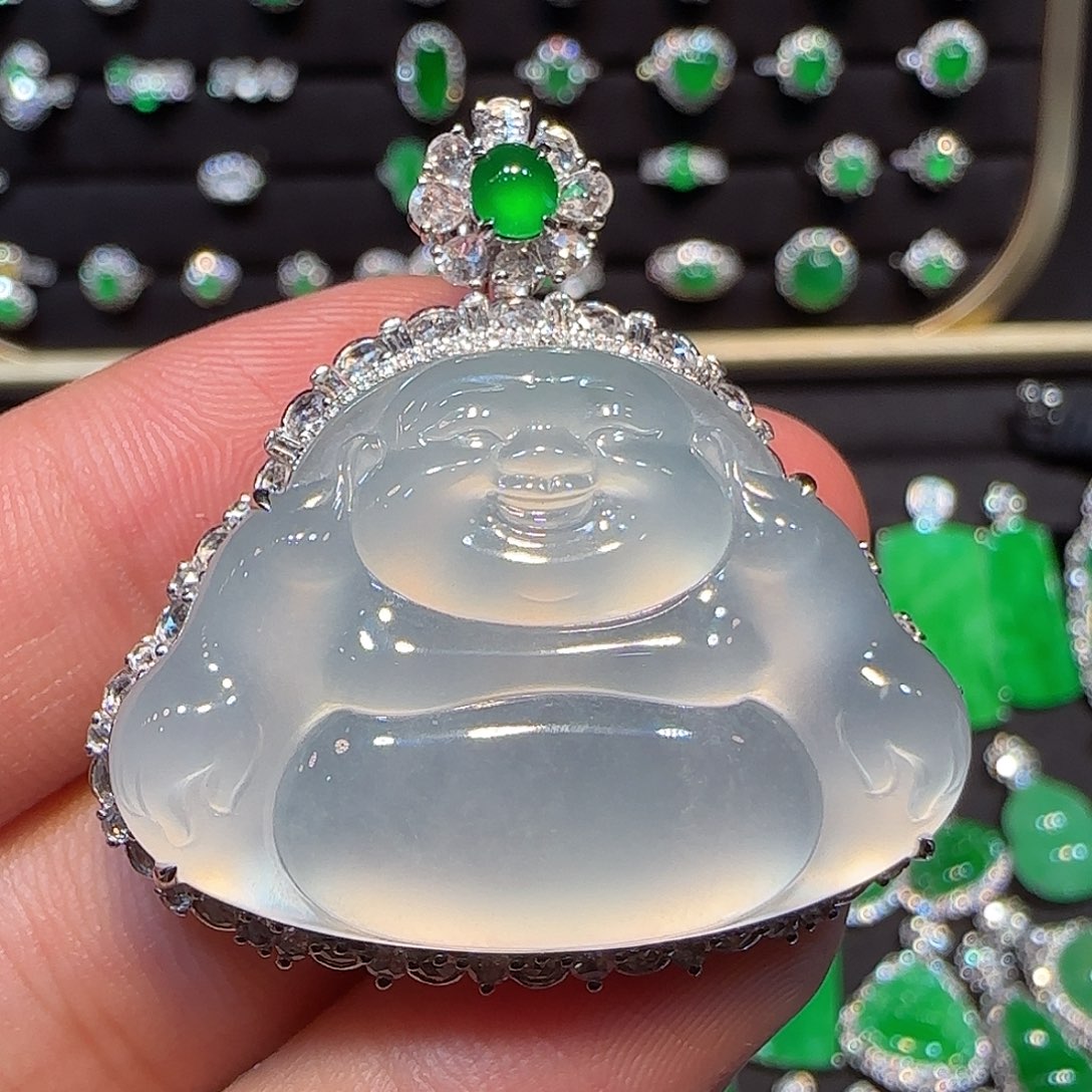 颈饰18K金镶嵌翡翠佛公吊坠