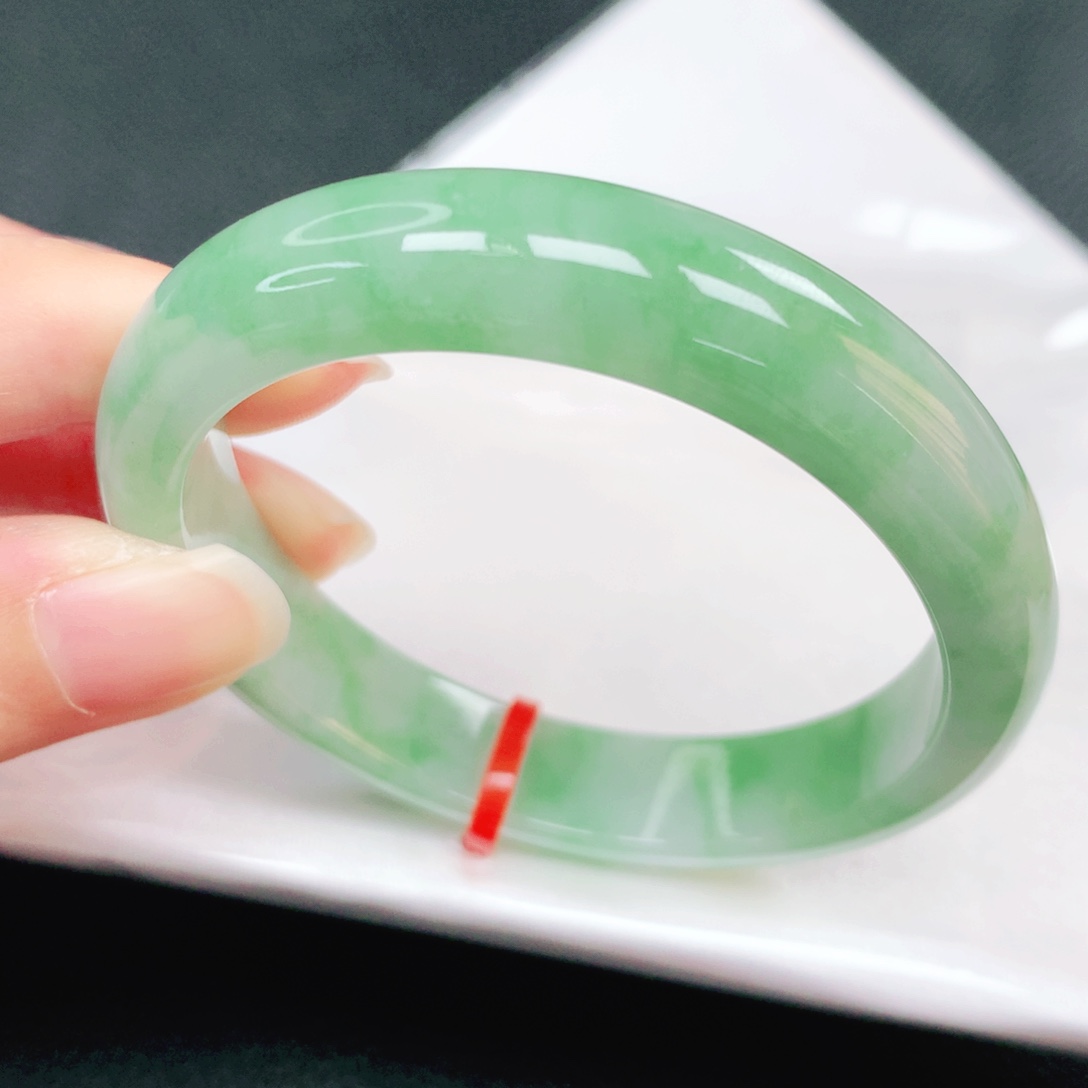 翡翠未镶嵌手镯56贵