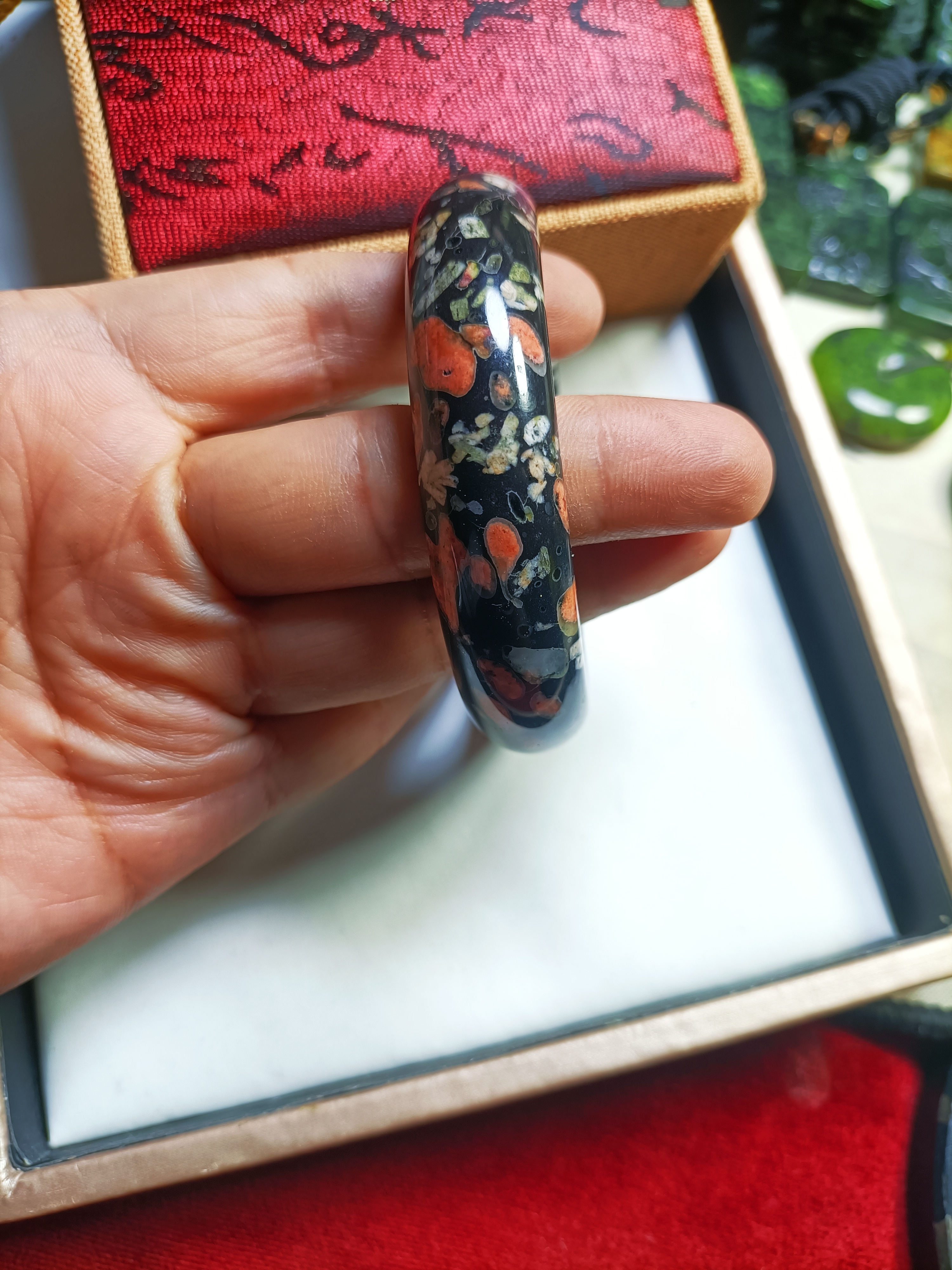 洛阳梅花玉天然梅颜色多样适合女性佩戴
