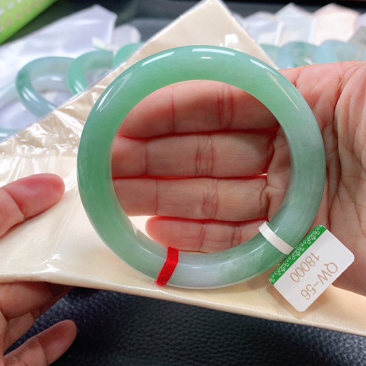 翡翠手镯未镶嵌56575657