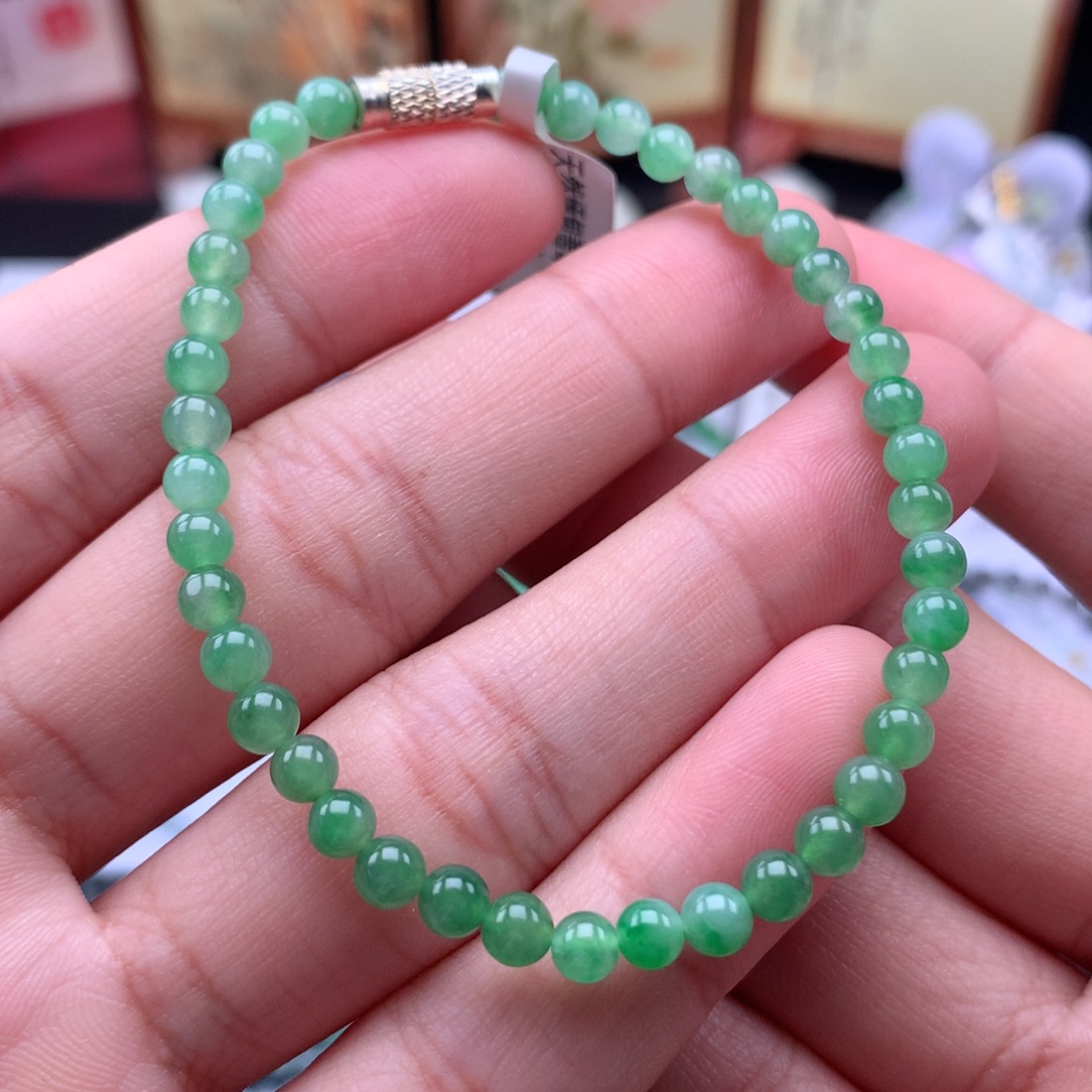 翡翠未镶嵌手链冰绿卡4+