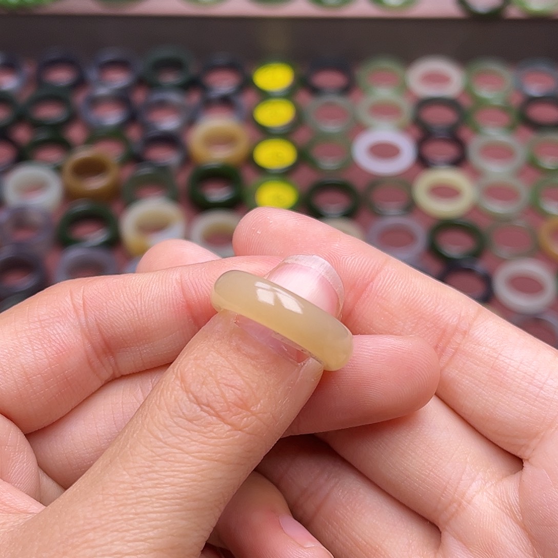 和田玉戒指未镶嵌13码粉糖 无鉴赏