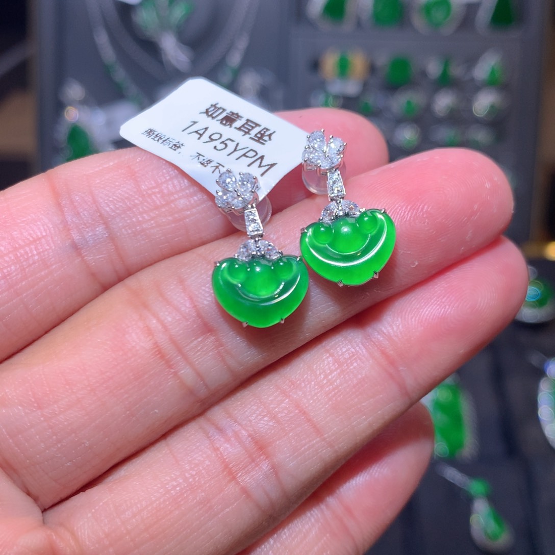 18K金镶嵌翡翠耳坠如意