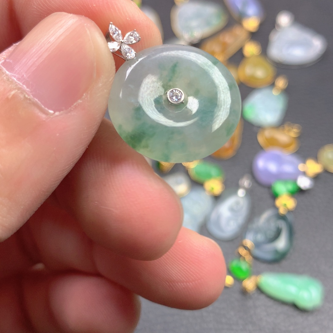 【闪购商品】颈饰18K金镶嵌翡翠翡翠