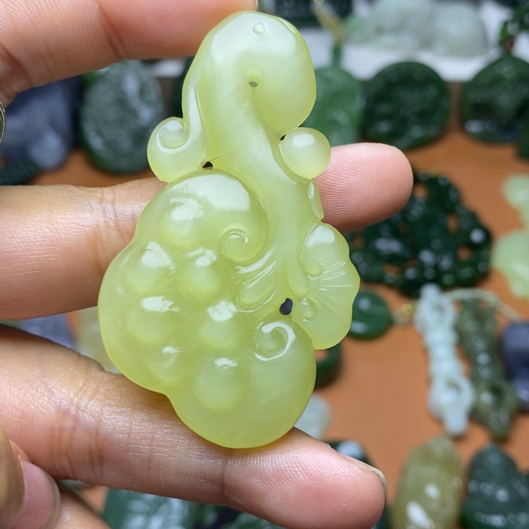 茶***抿和田玉未镶嵌颈饰拍四发一400