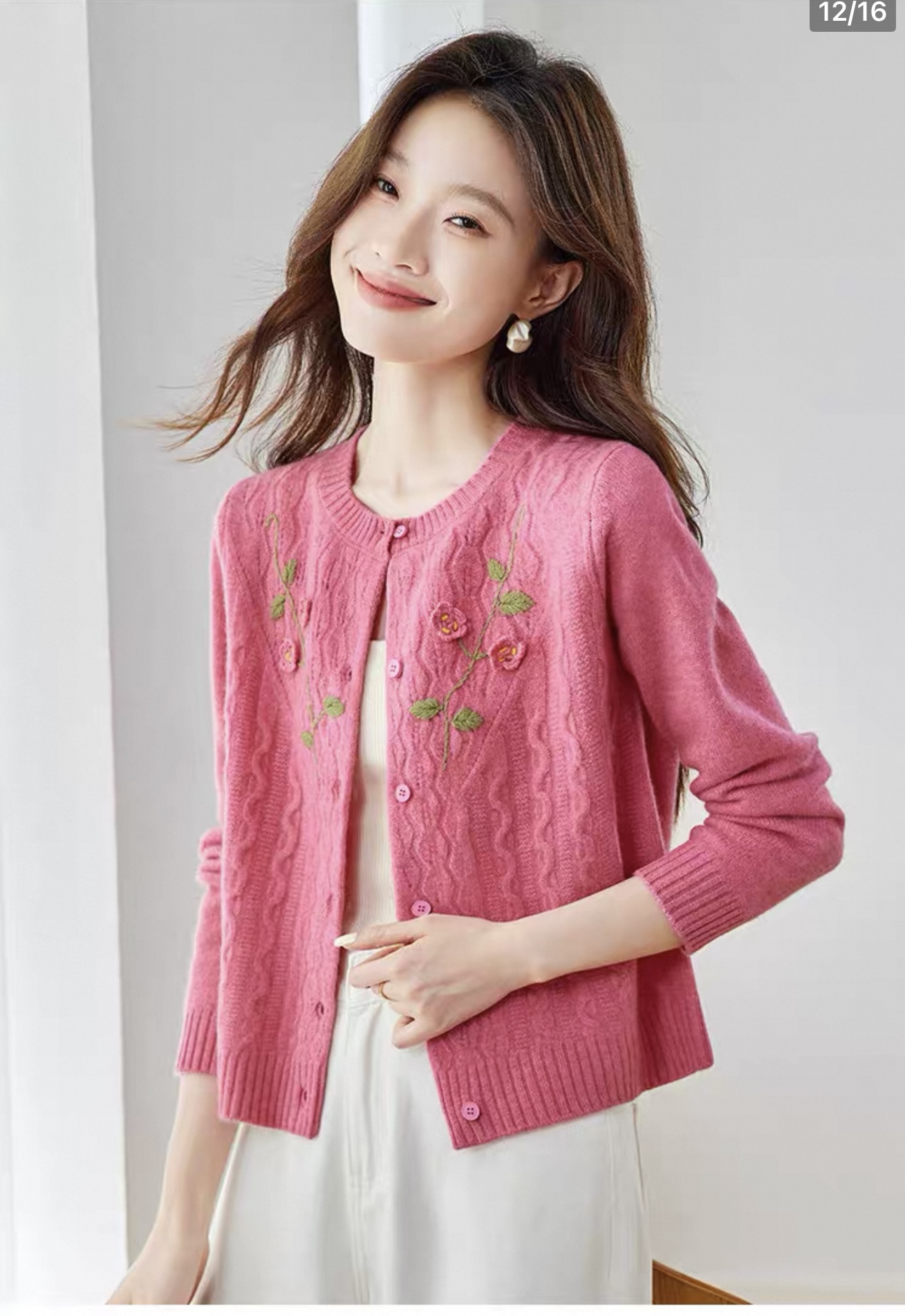 2025冬季新款麻花洋气圆领手工绣花女式开衫