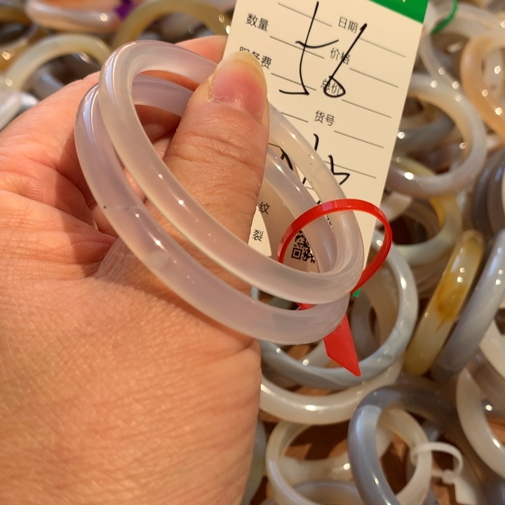 玛瑙/玉髓手镯未镶嵌56