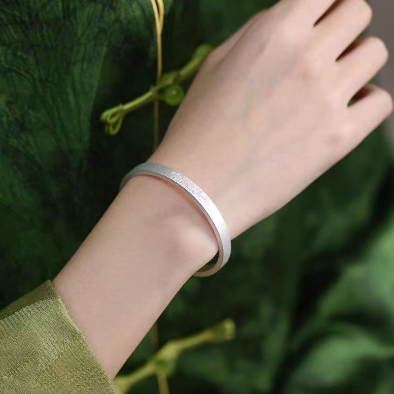 足银9999实心精美24g 珐琅彩磨砂荷花开口手镯 货号 019