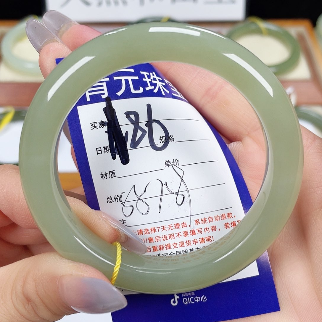 和田玉手镯未镶嵌