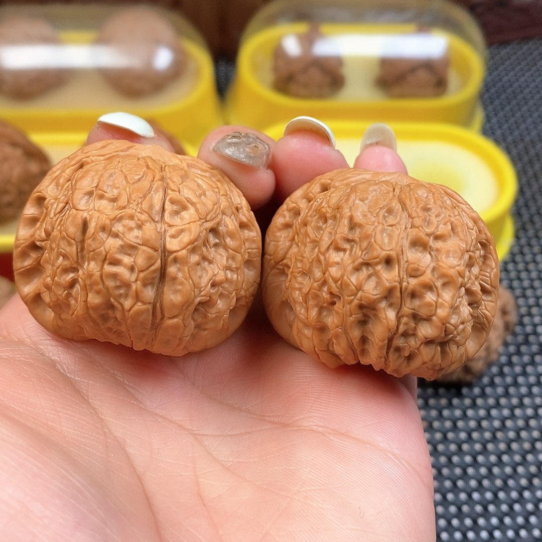 文玩核桃吊坠42尺血麒麟