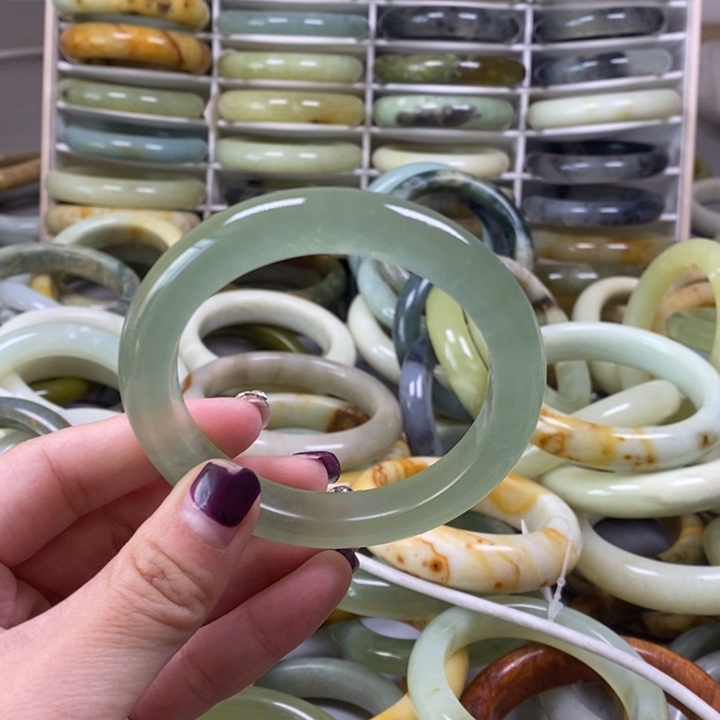 蛇纹石玉手镯未镶嵌