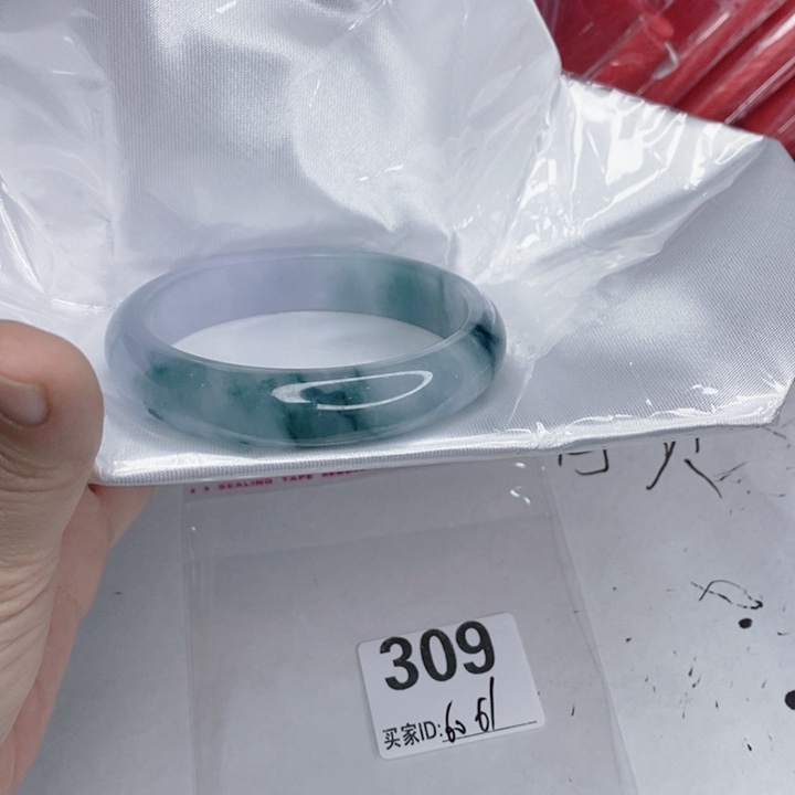 翡翠未镶嵌手镯一图一物实物为准（微瑕处理）