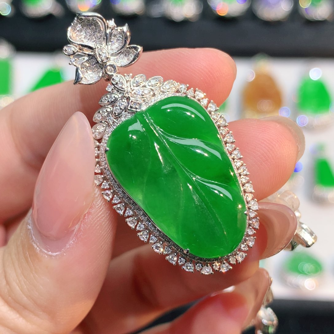 翡翠18K金镶嵌颈饰翡翠