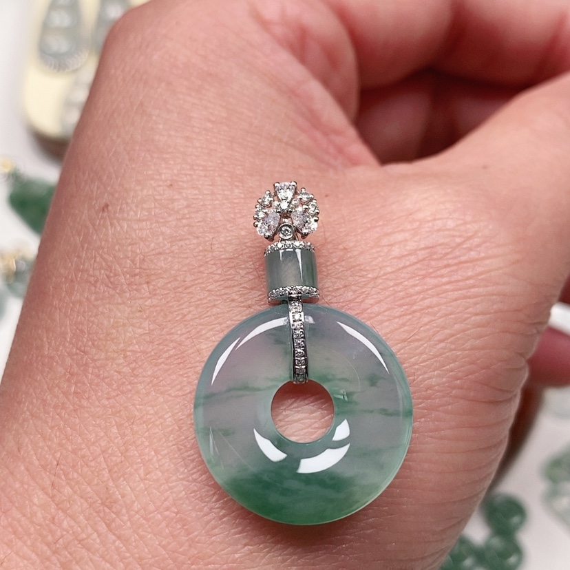 【闪购商品】翡翠18K金镶嵌吊坠(不含链)