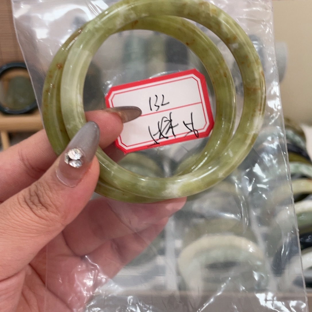 蛇纹石玉手镯未镶嵌