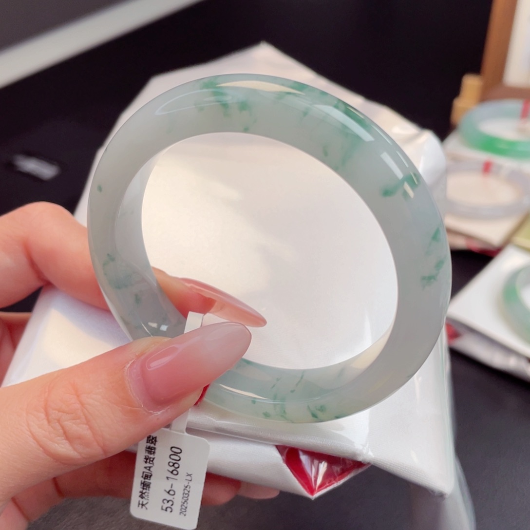 翡翠未镶嵌手镯53.6碎花镯端庄持重 种水老肉质细 捡漏40