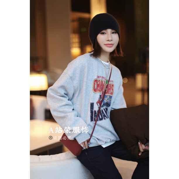 【荣姐精选】休闲感字母涂鸦加绒卫衣