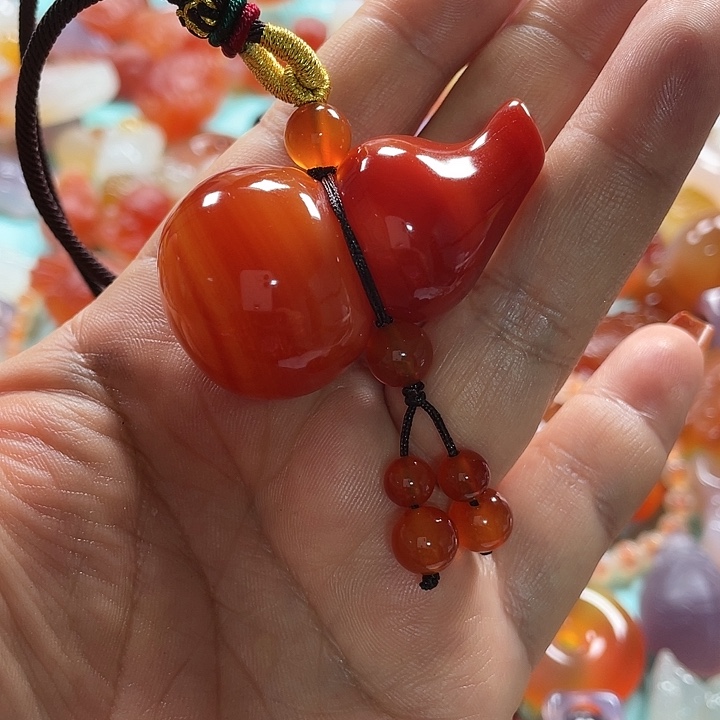 未镶嵌颈饰玛瑙/玉髓鲁*